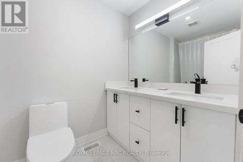 318 River Road, Welland (768 - Welland Downtown), ON - Indoor Photo Showing Bathroom