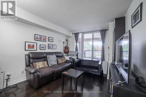 211 - 27 Rean Drive, Toronto, ON - Indoor Photo Showing Kitchen