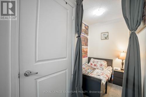 211 - 27 Rean Drive, Toronto, ON - Indoor Photo Showing Living Room