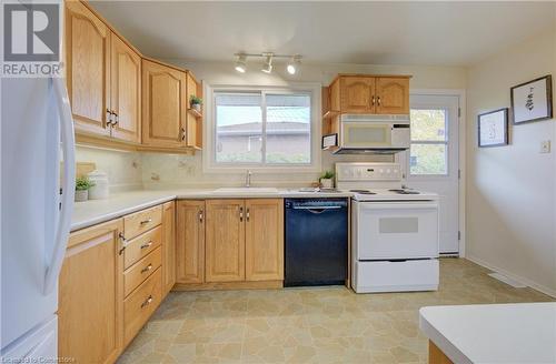 52 Brentwood Drive, Guelph, ON - Indoor Photo Showing Kitchen