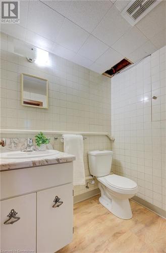 52 Brentwood Drive, Guelph, ON - Indoor Photo Showing Bathroom