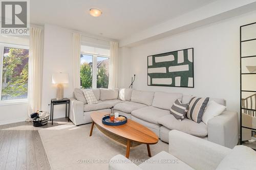 34 - 425 Ladycroft Terrace, Mississauga, ON - Indoor Photo Showing Living Room