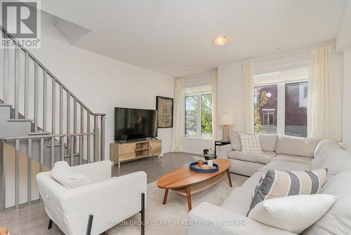 34 - 425 Ladycroft Terrace, Mississauga, ON - Indoor Photo Showing Living Room