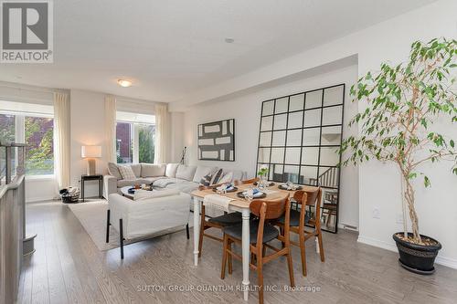 34 - 425 Ladycroft Terrace, Mississauga, ON - Indoor Photo Showing Living Room