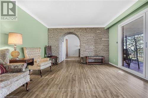 1020 West Street, Kincardine, ON - Indoor Photo Showing Living Room