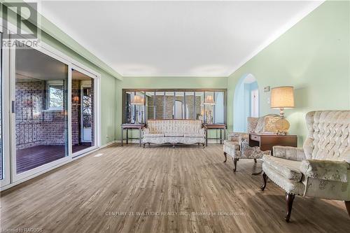 1020 West Street, Kincardine, ON - Indoor Photo Showing Living Room