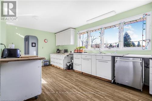 1020 West Street, Kincardine, ON - Indoor Photo Showing Kitchen