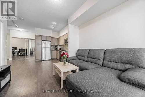 1201 - 55 Speers Road, Oakville, ON - Indoor Photo Showing Living Room