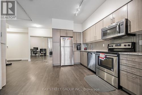 1201 - 55 Speers Road, Oakville, ON - Indoor Photo Showing Kitchen