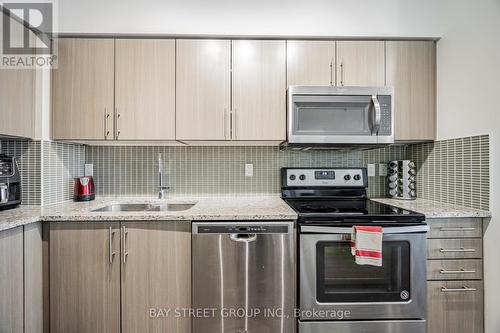 1201 - 55 Speers Road, Oakville, ON - Indoor Photo Showing Kitchen With Upgraded Kitchen