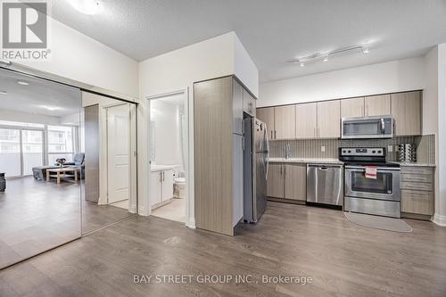 1201 - 55 Speers Road, Oakville, ON - Indoor Photo Showing Kitchen