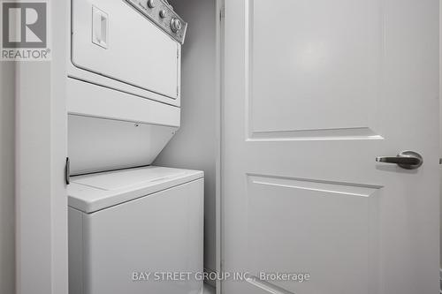 1201 - 55 Speers Road, Oakville, ON - Indoor Photo Showing Laundry Room