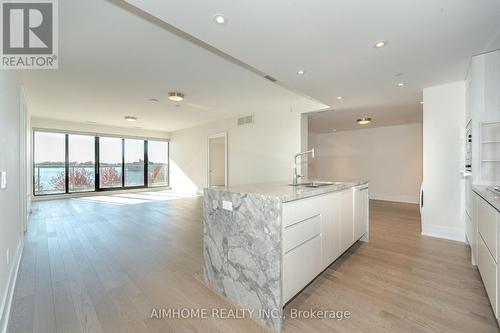 208 - 118 Merchants' Wharf, Toronto, ON - Indoor Photo Showing Kitchen