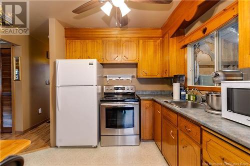 105 Lawson Avenue, Riverview, NB - Indoor Photo Showing Kitchen