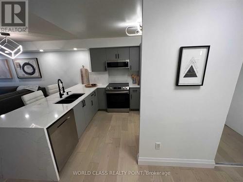 203 - 801 Bay Street, Toronto, ON - Indoor Photo Showing Kitchen With Stainless Steel Kitchen With Double Sink