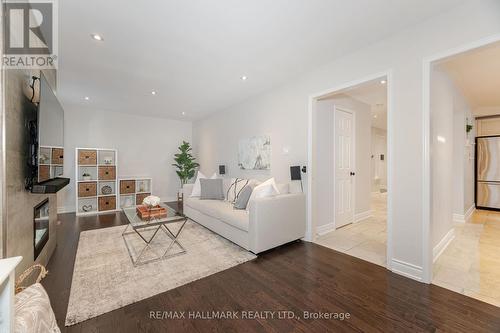 189 Patna Crescent, Vaughan, ON - Indoor Photo Showing Living Room