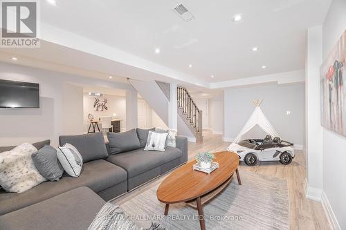 189 Patna Crescent, Vaughan, ON - Indoor Photo Showing Living Room