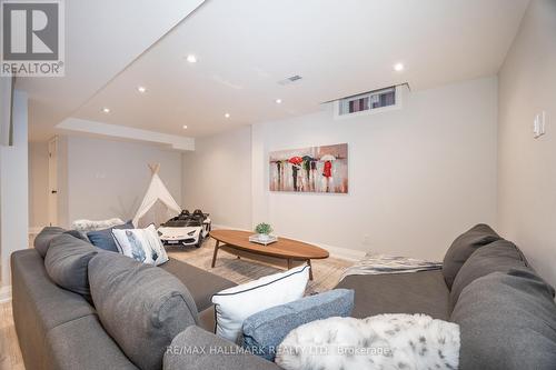 189 Patna Crescent, Vaughan, ON - Indoor Photo Showing Living Room