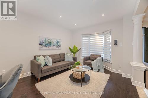 189 Patna Crescent, Vaughan, ON - Indoor Photo Showing Living Room