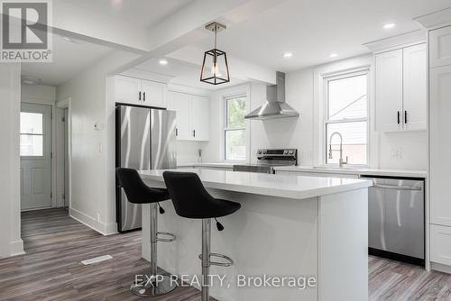 3047 Saint Patrick Avenue, Niagara Falls (206 - Stamford), ON - Indoor Photo Showing Kitchen With Upgraded Kitchen