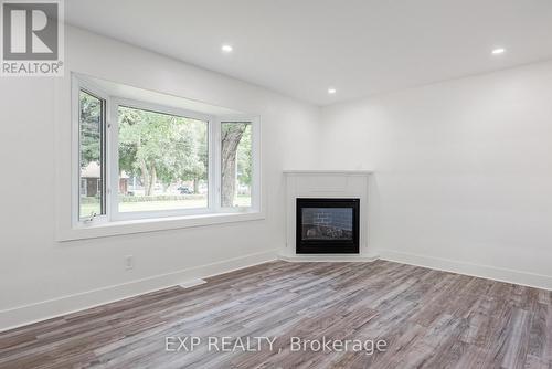 3047 Saint Patrick Avenue, Niagara Falls (206 - Stamford), ON - Indoor With Fireplace