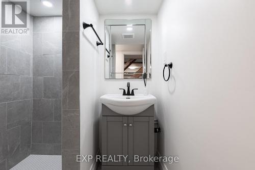 3047 Saint Patrick Avenue, Niagara Falls (206 - Stamford), ON - Indoor Photo Showing Bathroom