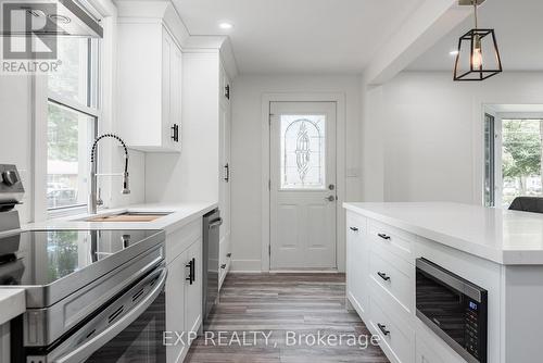 3047 Saint Patrick Avenue, Niagara Falls (206 - Stamford), ON - Indoor Photo Showing Kitchen