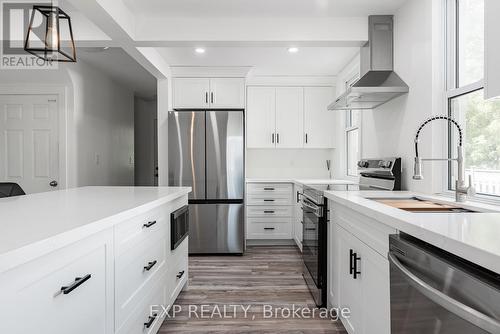 3047 Saint Patrick Avenue, Niagara Falls (206 - Stamford), ON - Indoor Photo Showing Kitchen