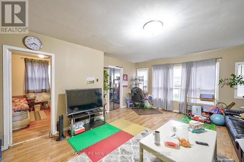 201 Pleasant Boulevard, Georgina, ON - Indoor Photo Showing Living Room