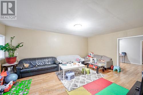 201 Pleasant Boulevard, Georgina, ON - Indoor Photo Showing Living Room