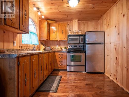 139 Broad Lake, Bellevue, NL - Indoor Photo Showing Kitchen With Stainless Steel Kitchen