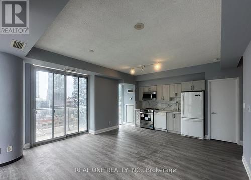 1408 - 126 Simcoe Street, Toronto, ON - Indoor Photo Showing Kitchen