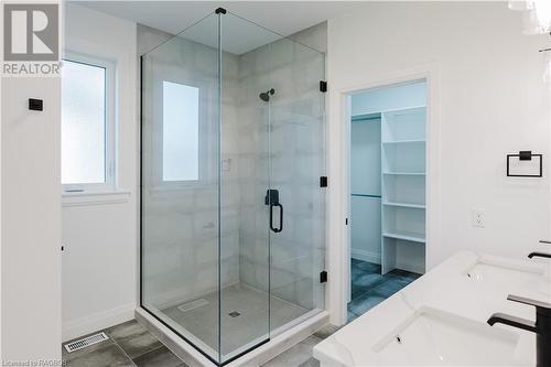 546 Algonquin Trail, Georgian Bluffs, ON - Indoor Photo Showing Bathroom