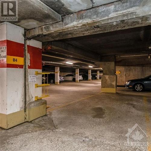 507 - 2020 Jasmine Crescent, Ottawa, ON - Indoor Photo Showing Garage