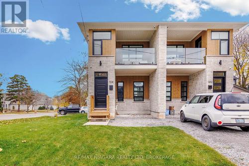 104 Broadway Avenue, St. Catharines (436 - Port Weller), ON - Outdoor With Balcony With Facade