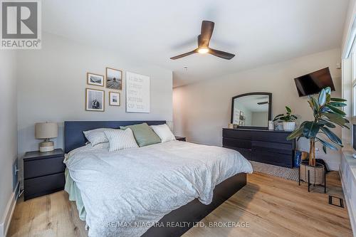 104 Broadway Avenue, St. Catharines (436 - Port Weller), ON - Indoor Photo Showing Bedroom