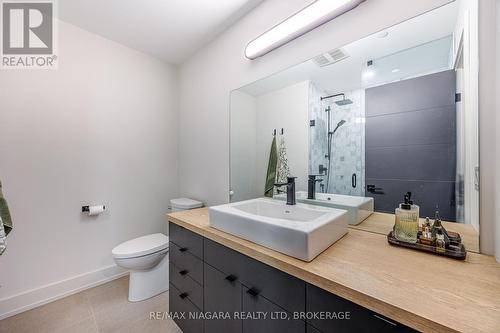 104 Broadway Avenue, St. Catharines (436 - Port Weller), ON - Indoor Photo Showing Bathroom