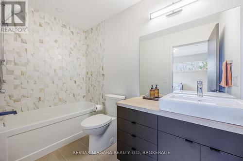 104 Broadway Avenue, St. Catharines (436 - Port Weller), ON - Indoor Photo Showing Bathroom