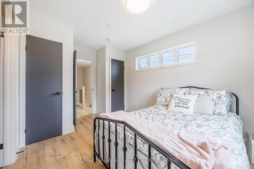 104 Broadway Avenue, St. Catharines (436 - Port Weller), ON - Indoor Photo Showing Bedroom