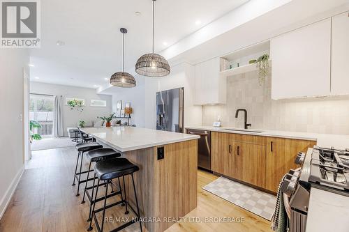 104 Broadway Avenue, St. Catharines (436 - Port Weller), ON - Indoor Photo Showing Kitchen With Upgraded Kitchen