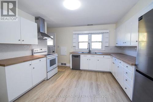 236 Main Street W, Grimsby (541 - Grimsby West), ON - Indoor Photo Showing Kitchen With Double Sink