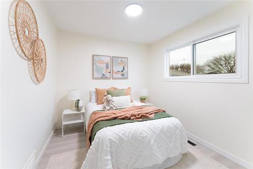 352 Mcmeans Avenue, Winnipeg, MB - Indoor Photo Showing Bedroom