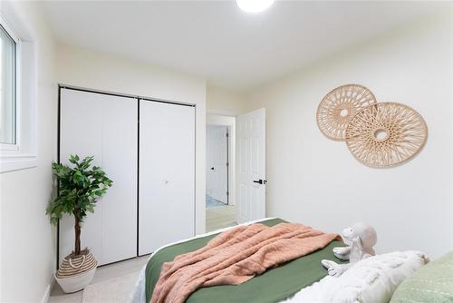 352 Mcmeans Avenue, Winnipeg, MB - Indoor Photo Showing Bedroom