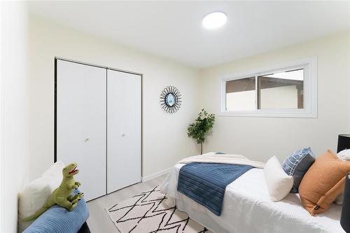 352 Mcmeans Avenue, Winnipeg, MB - Indoor Photo Showing Bedroom