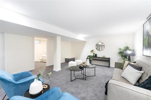 352 Mcmeans Avenue, Winnipeg, MB - Indoor Photo Showing Living Room