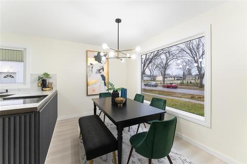 352 Mcmeans Avenue, Winnipeg, MB - Indoor Photo Showing Dining Room