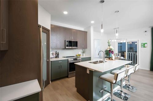 24 Barnes Place, West St Paul, MB - Indoor Photo Showing Kitchen With Double Sink With Upgraded Kitchen