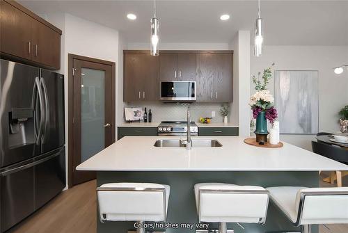 24 Barnes Place, West St Paul, MB - Indoor Photo Showing Kitchen With Upgraded Kitchen