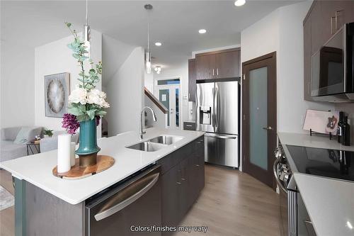 24 Barnes Place, West St Paul, MB - Indoor Photo Showing Kitchen With Double Sink With Upgraded Kitchen