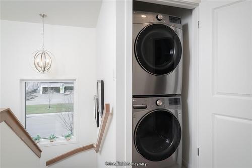 22 Barnes Place, West St Paul, MB - Indoor Photo Showing Laundry Room